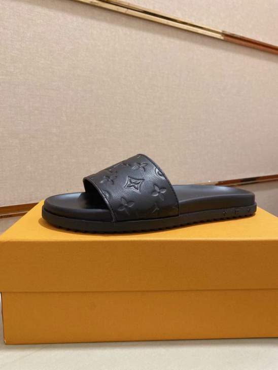 Picture of Louis Vuitton Slippers _SKULVsz38-44hnh03131038